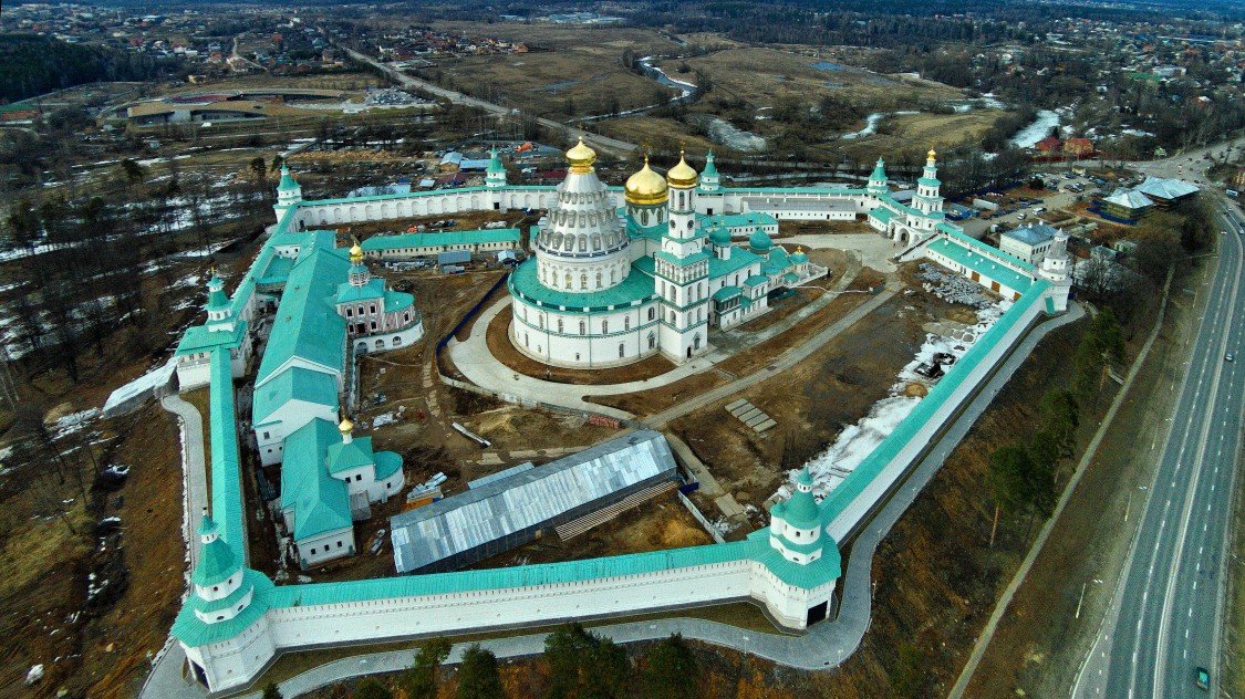 Новоиерусалимский монастырь весной