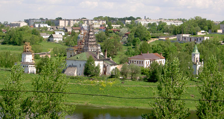 Старица. Старицкий Успенский мужской монастырь. фасады, Вид с нового городища.