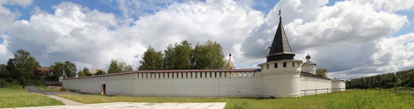 Старица. Старицкий Успенский мужской монастырь. фасады