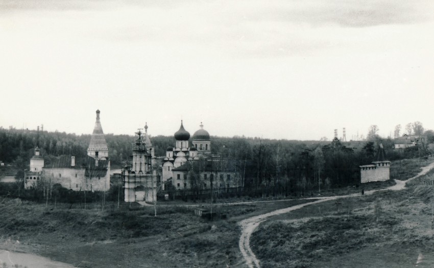 Старица. Старицкий Успенский мужской монастырь. фасады, Фото В. В. Лелецкого