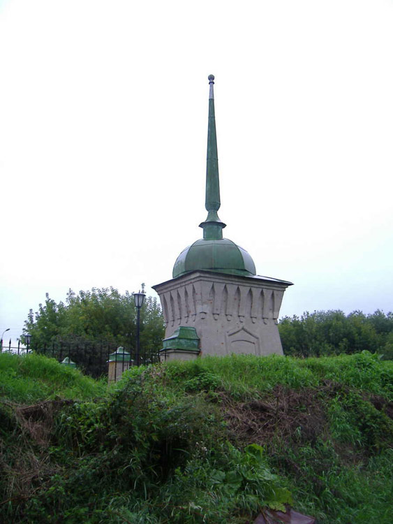 Церковь Покрова Пресвятой Богородицы, Тверь (Тверь, город, Тверская область). дополнительная информация, Угловая башня ограды храма.