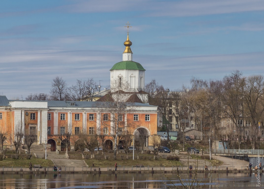 Церковь Успенский Отроч мужской монастырь. Успения Пресвятой Богородицы, Тверь (Тверь, город, Тверская область). общий вид в ландшафте, Вид с противоположного берега Тверцы