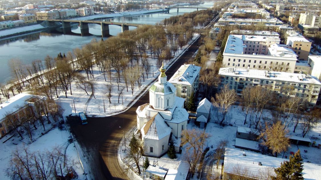 Тверь. Церковь Успенский Отроч мужской монастырь. Успения Пресвятой Богородицы. общий вид в ландшафте