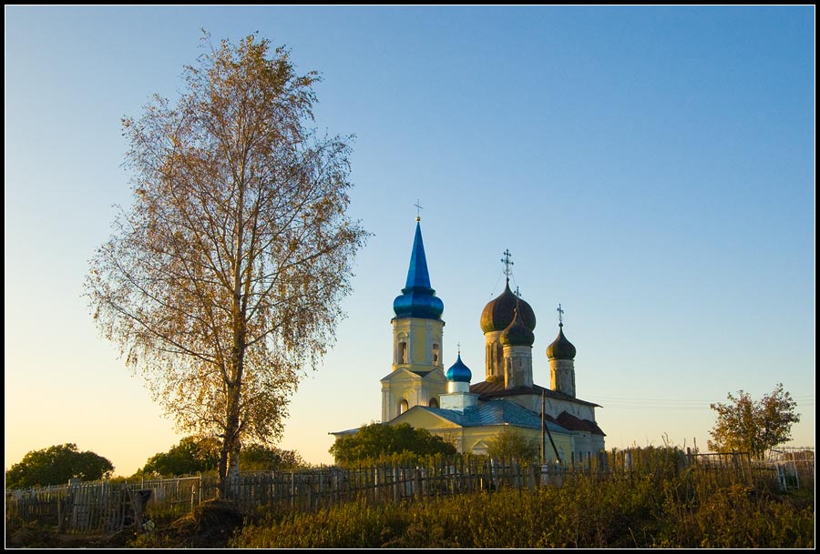 Церковь Успения Пресвятой Богородицы, Иванищи (Иваниши) (Старицкий район, Тверская область). общий вид в ландшафте