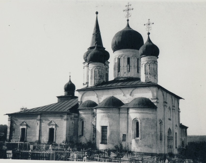 Иванищи (Иваниши). Церковь Успения Пресвятой Богородицы. фасады