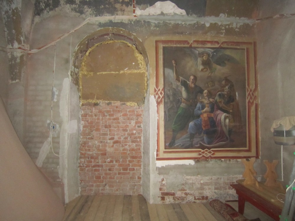 Церковь Успения Пресвятой Богородицы, Иванищи (Иваниши) (Старицкий район, Тверская область). документальные фотографии, На фото исторический вход в трапезную.Справа от входа-фреска 