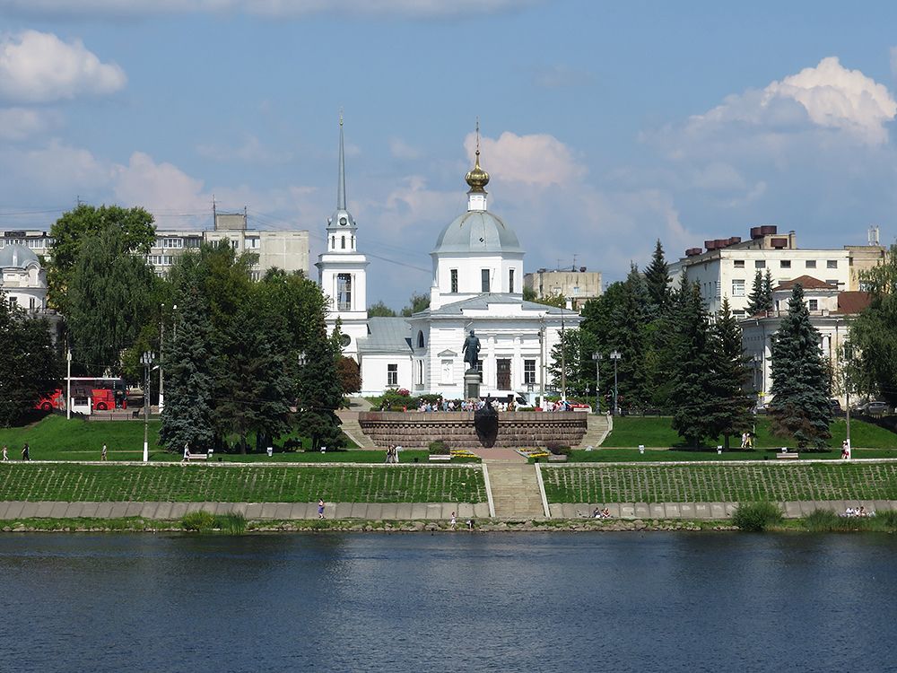 Церковь Воскресения Христова за Волгой, Тверь (Тверь, город, Тверская область). общий вид в ландшафте