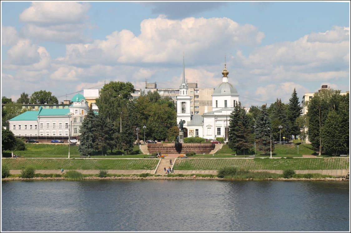 Церковь Воскресения Христова за Волгой, Тверь (Тверь, город, Тверская область). общий вид в ландшафте