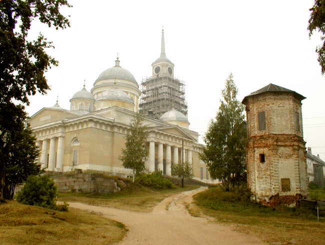 Столобный, остров (озеро Селигер). Нило-Столобенская пустынь. фасады