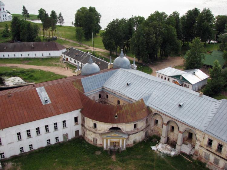 Столобный, остров (озеро Селигер). Нило-Столобенская пустынь. архитектурные детали, Монашеские кельи