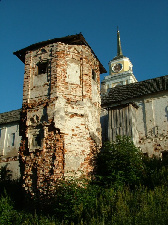 Столобный, остров (озеро Селигер). Нило-Столобенская пустынь. фасады, Башня-водолея.