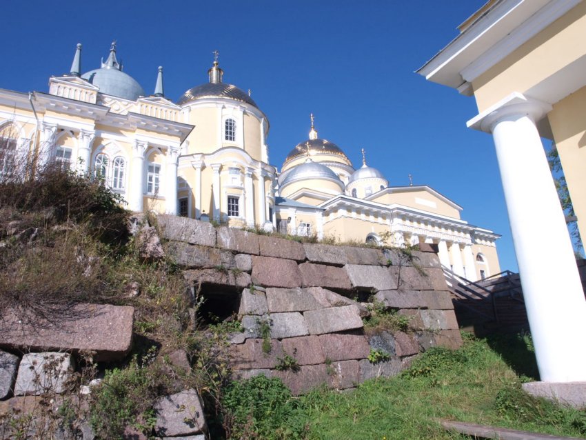 Столобный, остров (озеро Селигер). Нило-Столобенская пустынь. фасады