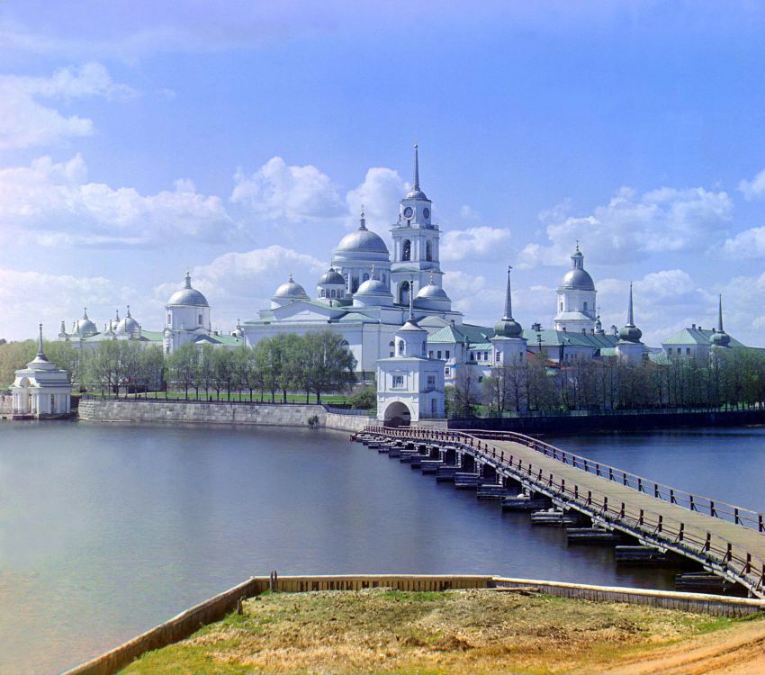 Нило-Столобенская пустынь, Столобный, остров (озеро Селигер) (Осташковский городской округ, Тверская область). архивная фотография, Вид монастыря из Светлицы. Альбом «Храмы и монастыри. Сергей Михайлович Прокудин-Горский. Из альбома 