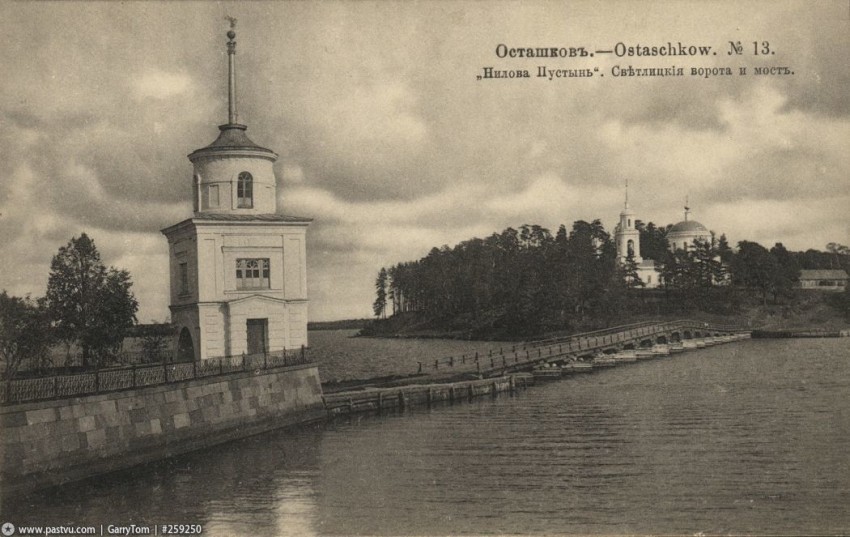 Нило-Столобенская пустынь, Столобный, остров (озеро Селигер) (Осташковский городской округ, Тверская область). архивная фотография,  Фото с сайта pastvu.ru Фото 1909 -1910 гг.