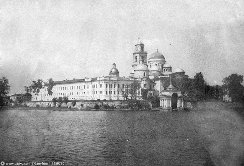 Нило-Столобенская пустынь, Столобный, остров (озеро Селигер) (Осташковский городской округ, Тверская область). архивная фотография, Фото с сайта pastvu.ru  Фото 1960-70 -х годов.Источник-Ostashov.ru