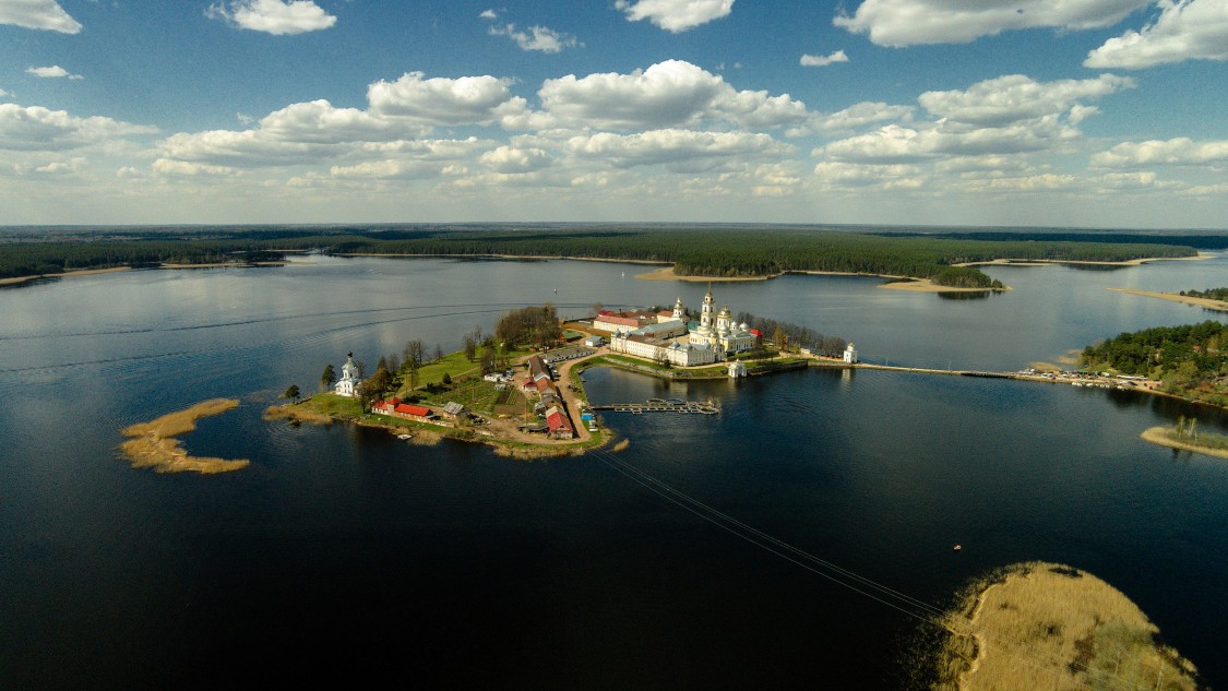 Нило-Столобенская пустынь, Столобный, остров (озеро Селигер) (Осташковский городской округ, Тверская область). общий вид в ландшафте
