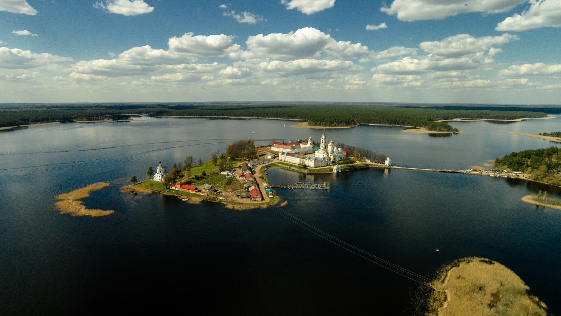 Столобный, остров (озеро Селигер). Нило-Столобенская пустынь. общий вид в ландшафте