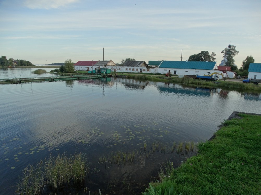 Столобный, остров (озеро Селигер). Нило-Столобенская пустынь. дополнительная информация, Амбары.