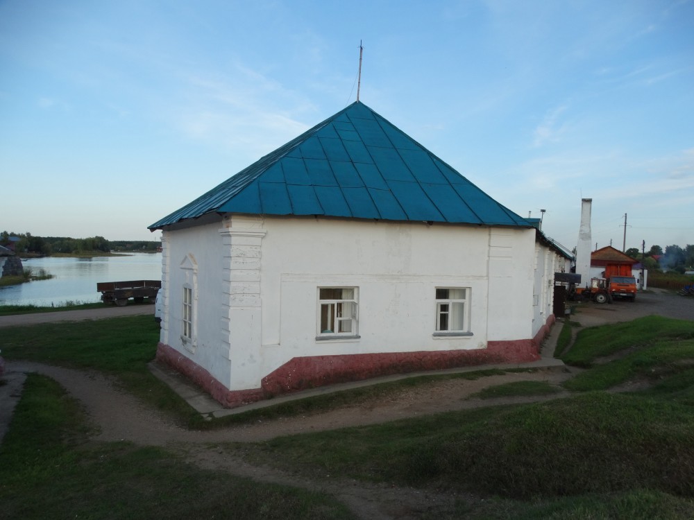 Нило-Столобенская пустынь, Столобный, остров (озеро Селигер) (Осташковский городской округ, Тверская область). дополнительная информация, Амбары.