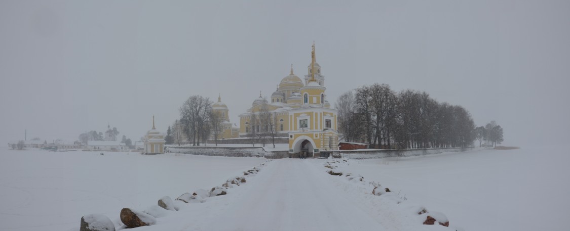 Столобный, остров (озеро Селигер). Нило-Столобенская пустынь. общий вид в ландшафте