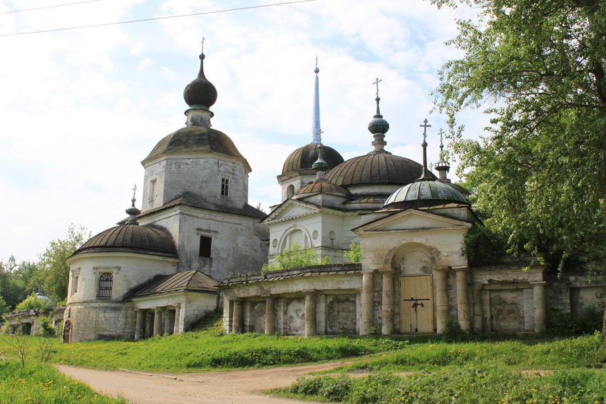 Старица. Церковь Рождества Пресвятой Богородицы. фасады