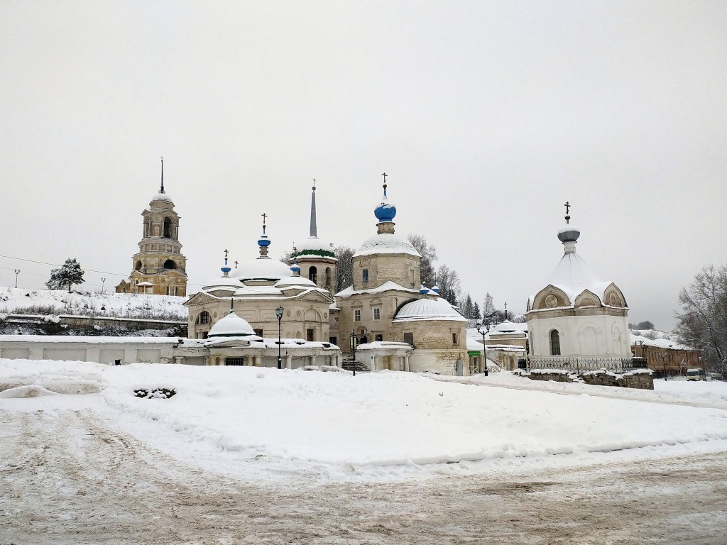 Церковь Рождества Пресвятой Богородицы, Старица (Старицкий район, Тверская область). общий вид в ландшафте