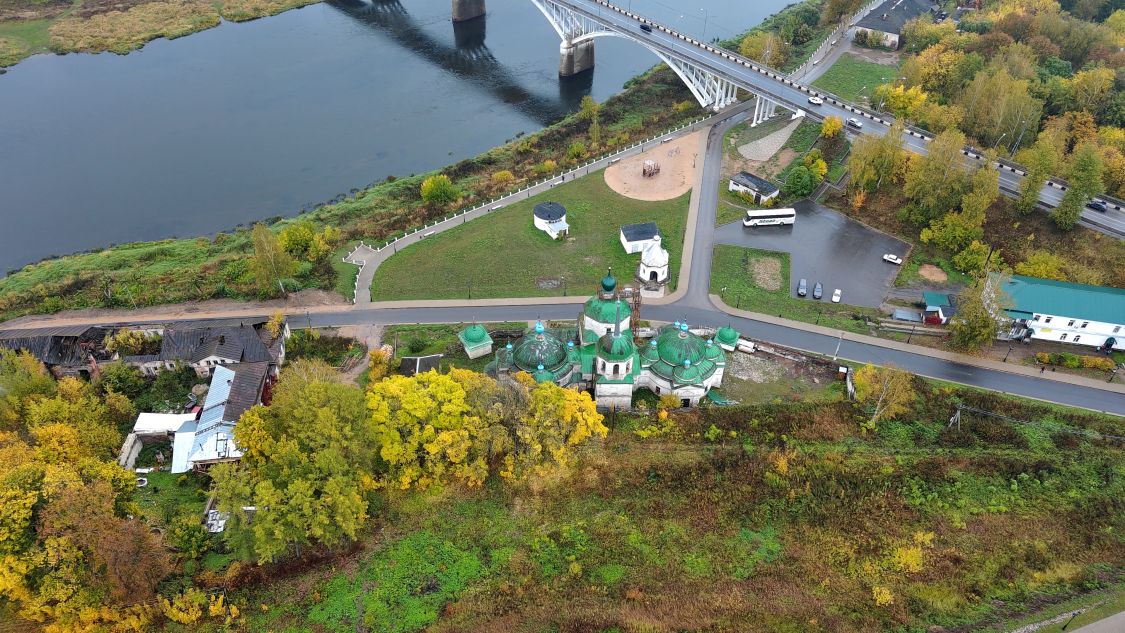 Церковь Рождества Пресвятой Богородицы, Старица (Старицкий район, Тверская область). общий вид в ландшафте