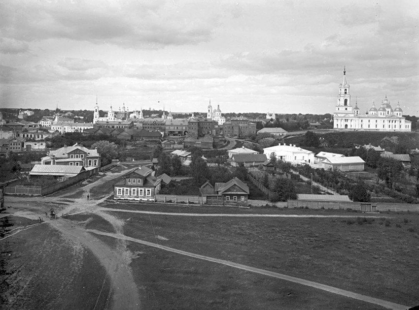 Кашин. Собор Воскресения Христова. архивная фотография, Фото 1894г. Общий вид города Кашин, справа Собор Воскресения Христова