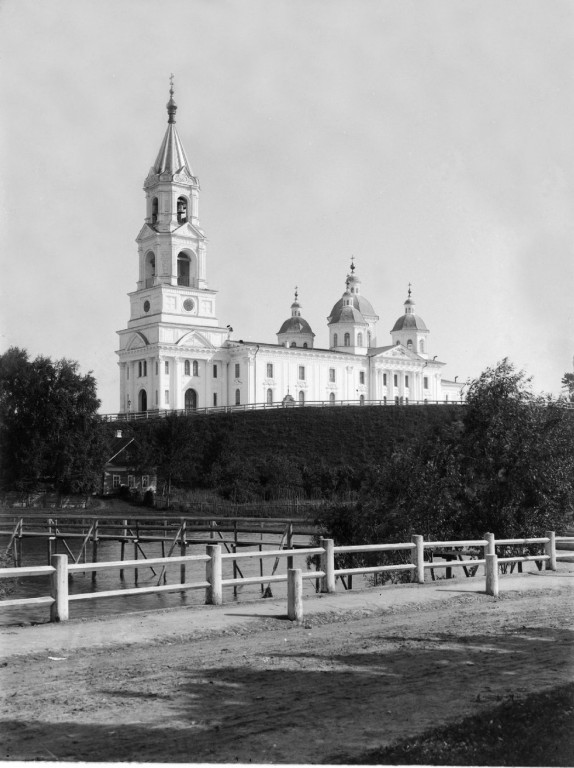 Собор Воскресения Христова, Кашин (Кашинский городской округ, Тверская область). архивная фотография, с сайта http://voskresenskiy-kashin.prihod.ru