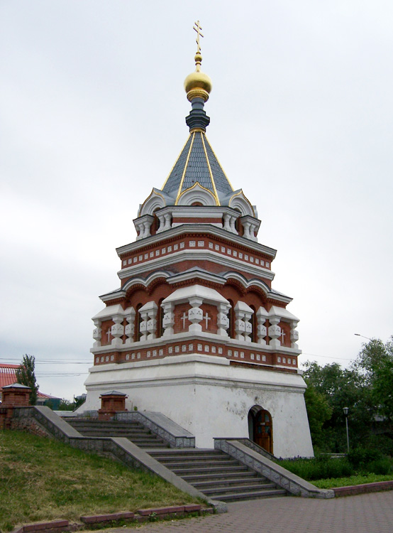 Омск. Часовня Серафима Саровского и Алексия, митрополита Московского (воссозданная). фасады