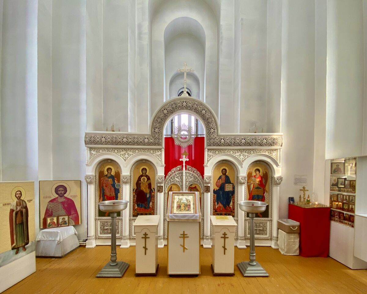 Церковь Георгия Победоносца, Александра Невского и Димитрия Донского, Омск (Омск, город, Омская область). интерьер и убранство