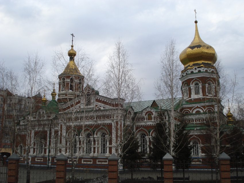 Церковь Николая Чудотворца в Атаманском посёлке, Омск (Омск, город, Омская область). фасады, Вид с остановки общественного транспорта