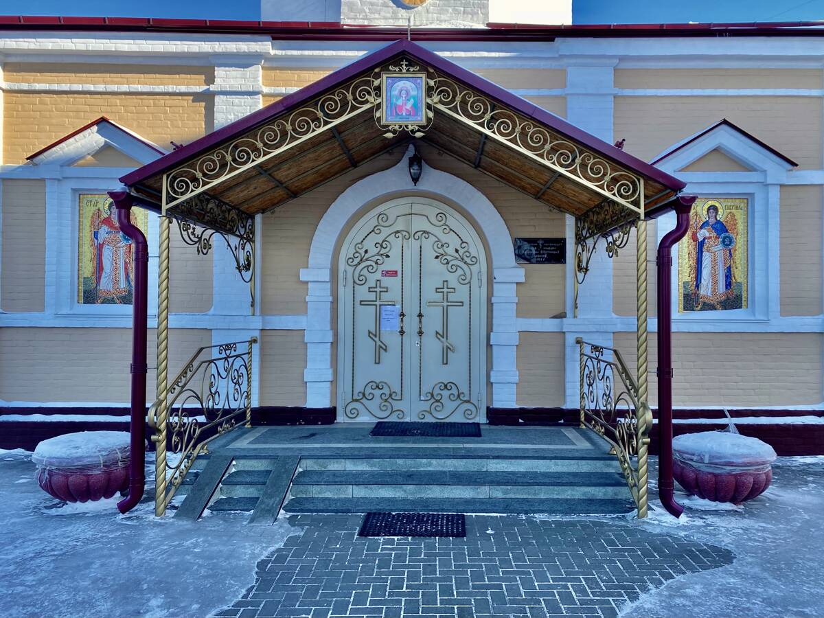 Церковь Параскевы Пятницы (Шкроевская), Омск (Омск, город, Омская область). архитектурные детали, Паперть