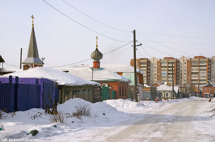 Омск. Церковь Всех Великомучеников Российских. общий вид в ландшафте