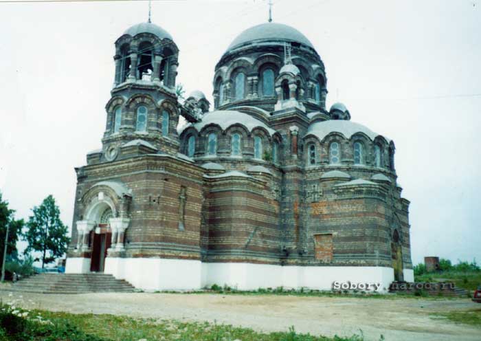 Коломна. Церковь Троицы Живоначальной в Щурове. фасады