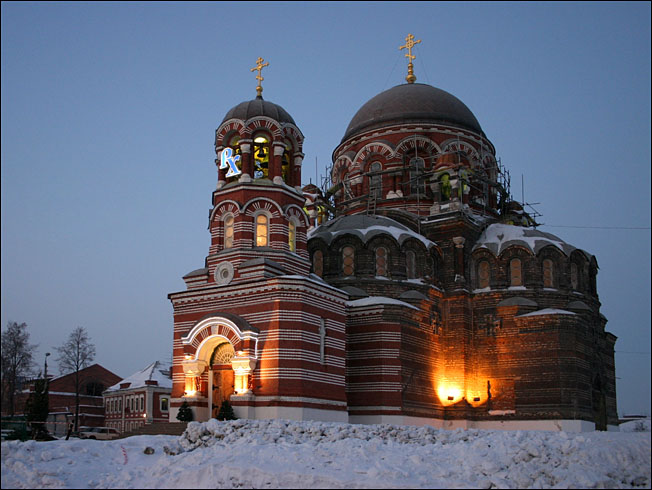 Коломна. Церковь Троицы Живоначальной в Щурове. общий вид в ландшафте, В ночь перед Рождеством