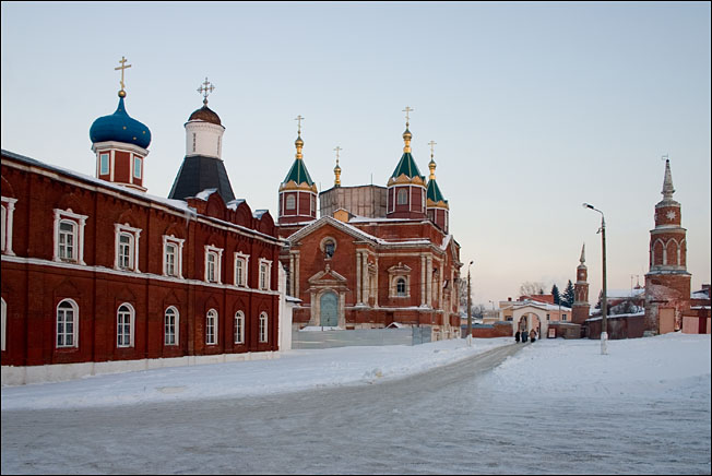 Коломна. Брусенский Успенский монастырь. общий вид в ландшафте, Общий вид монастыря со стороны кремлевских стен		      