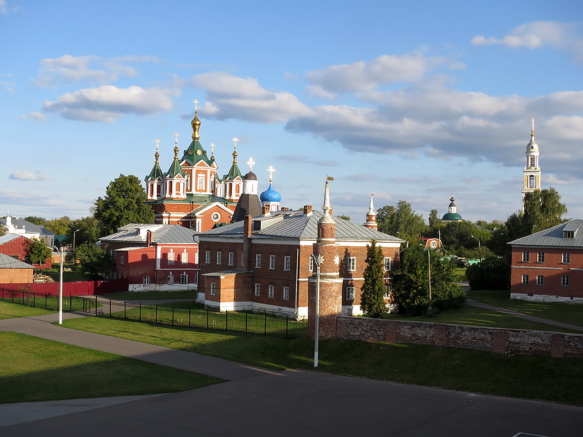 Брусенский Успенский монастырь, Коломна (Коломенский городской округ, Московская область). фасады, Брусенский Успенский монастырь. Вид со стены Коломенского кремля.