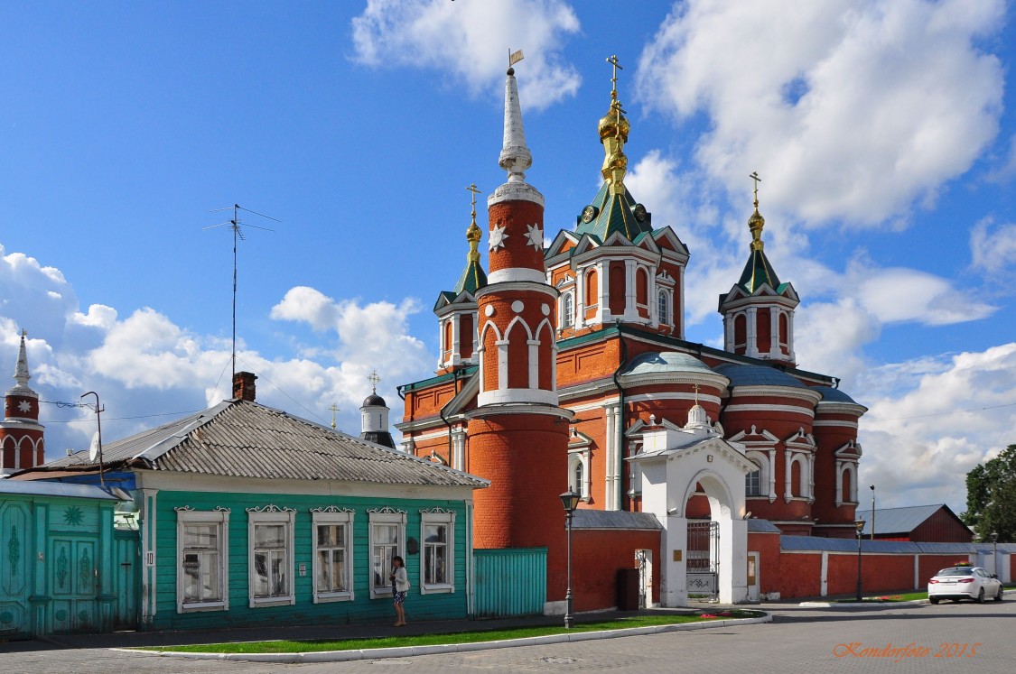 Коломна. Брусенский Успенский монастырь. фасады, Вход в монастырь 