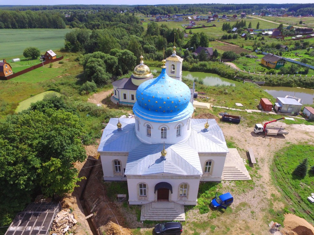 Церковь Казанской иконы Божией Матери, Гагино (Сергиево-Посадский городской округ, Московская область). общий вид в ландшафте, Вид с севера, фото с квадрокоптера.