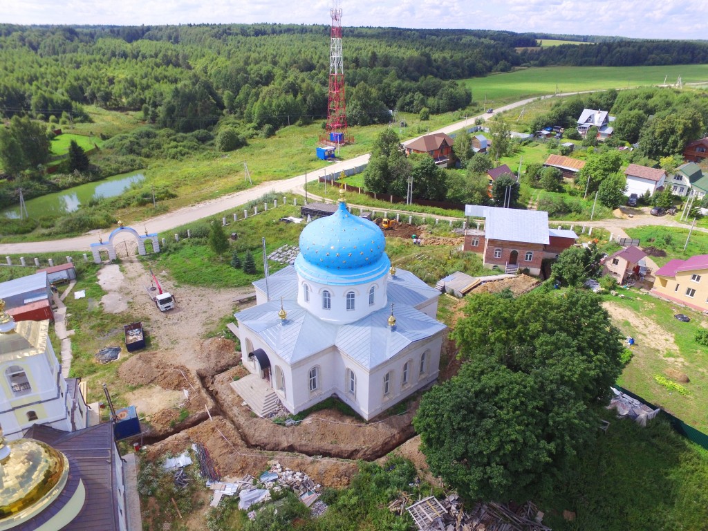 Церковь Казанской иконы Божией Матери, Гагино (Сергиево-Посадский городской округ, Московская область). общий вид в ландшафте, Вид с юго-востока, фото с квадрокоптера.