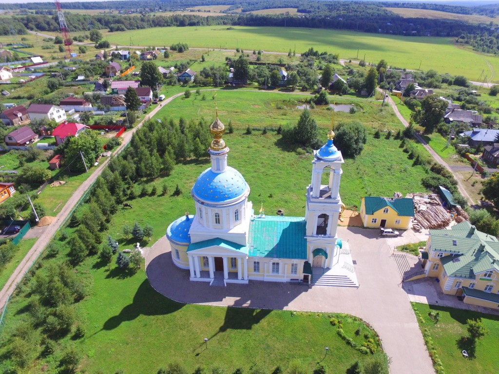 Бужаниново. Церковь Николая Чудотворца. общий вид в ландшафте, Вид с севера, фото с квадрокоптера.