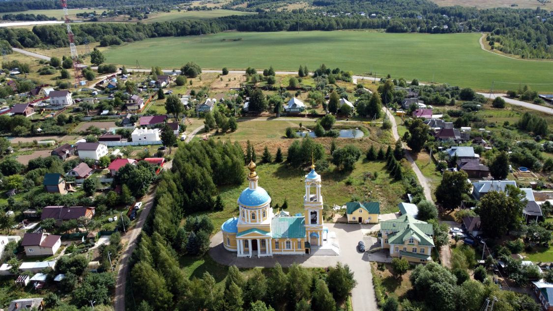 Церковь Николая Чудотворца, Бужаниново (Сергиево-Посадский городской округ, Московская область). общий вид в ландшафте
