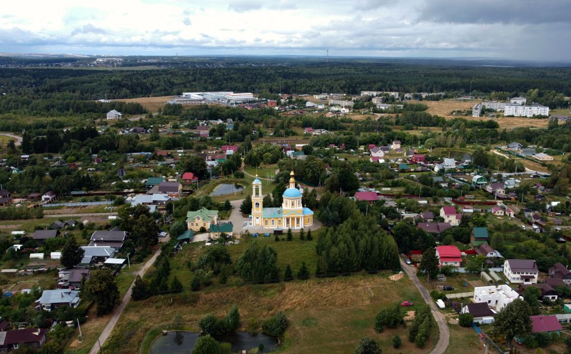 Церковь Николая Чудотворца, Бужаниново (Сергиево-Посадский городской округ, Московская область). общий вид в ландшафте