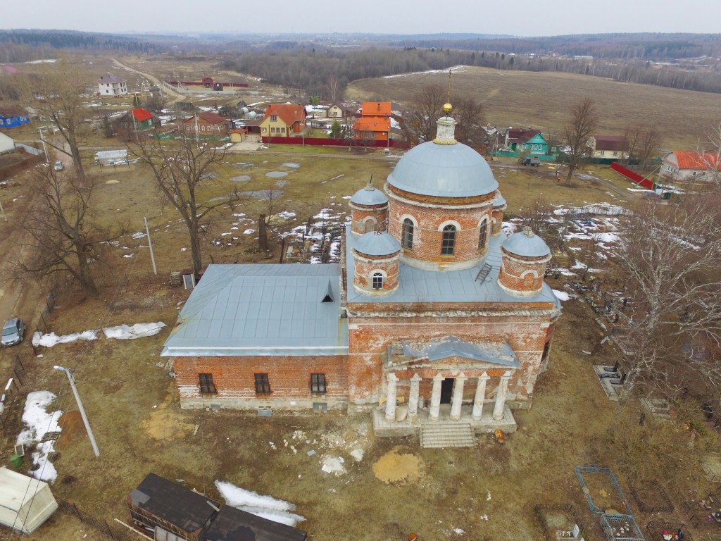 Церковь Успения Пресвятой Богородицы, Подсосино (Сергиево-Посадский городской округ, Московская область). общий вид в ландшафте, Вид с юга, фото с квадрокоптера