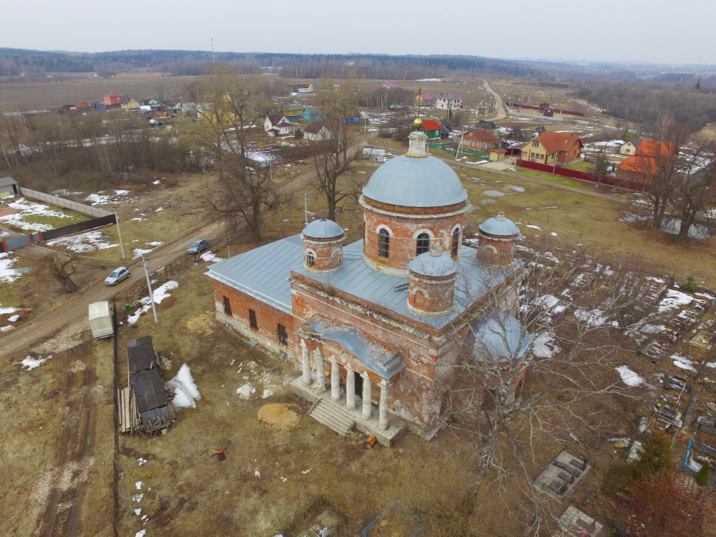 Церковь Успения Пресвятой Богородицы, Подсосино (Сергиево-Посадский городской округ, Московская область). общий вид в ландшафте, Вид с юго-востока, фото с квадрокоптера