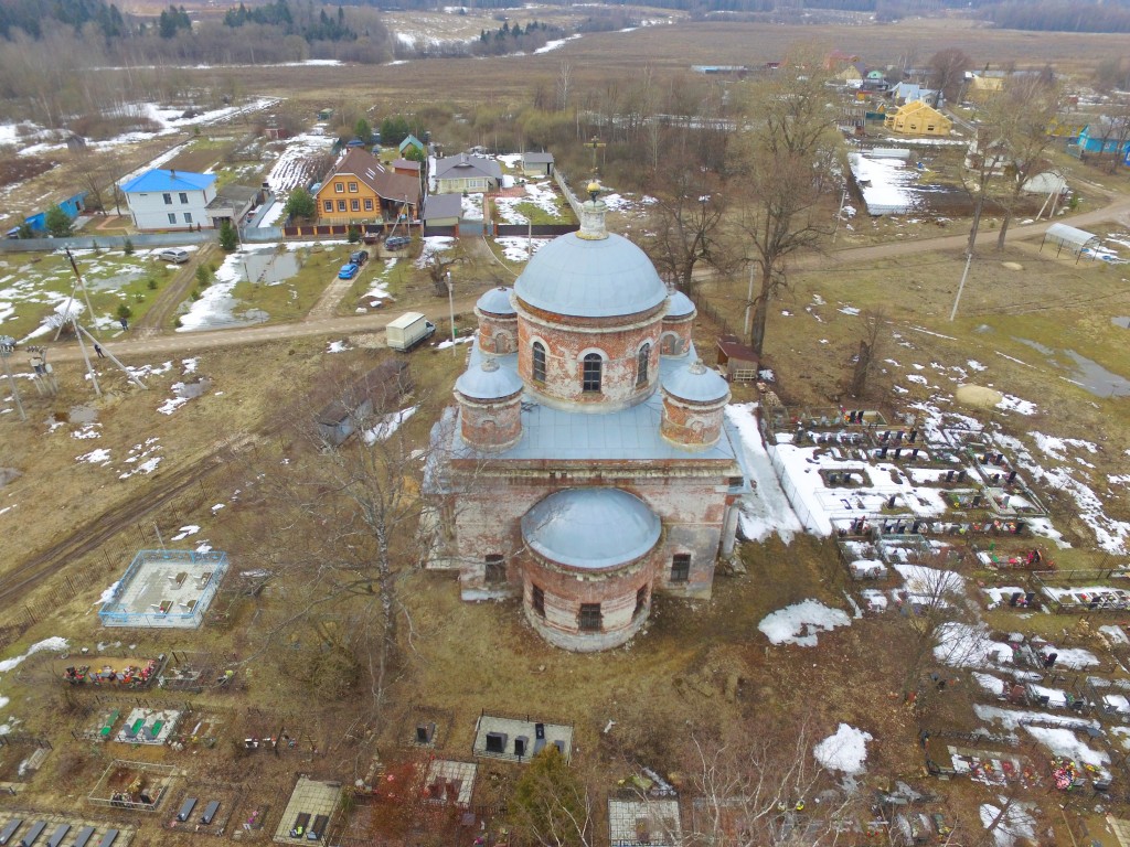 Церковь Успения Пресвятой Богородицы, Подсосино (Сергиево-Посадский городской округ, Московская область). общий вид в ландшафте, Вид с востока, фото с квадрокоптера