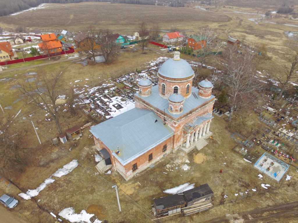 Церковь Успения Пресвятой Богородицы, Подсосино (Сергиево-Посадский городской округ, Московская область). общий вид в ландшафте, Вид с юго-запада, фото с квадрокоптера