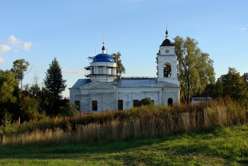 Церковь Николая Чудотворца, Малинники (Сергиево-Посадский городской округ, Московская область). общий вид в ландшафте, Храм Николая Чудотворца