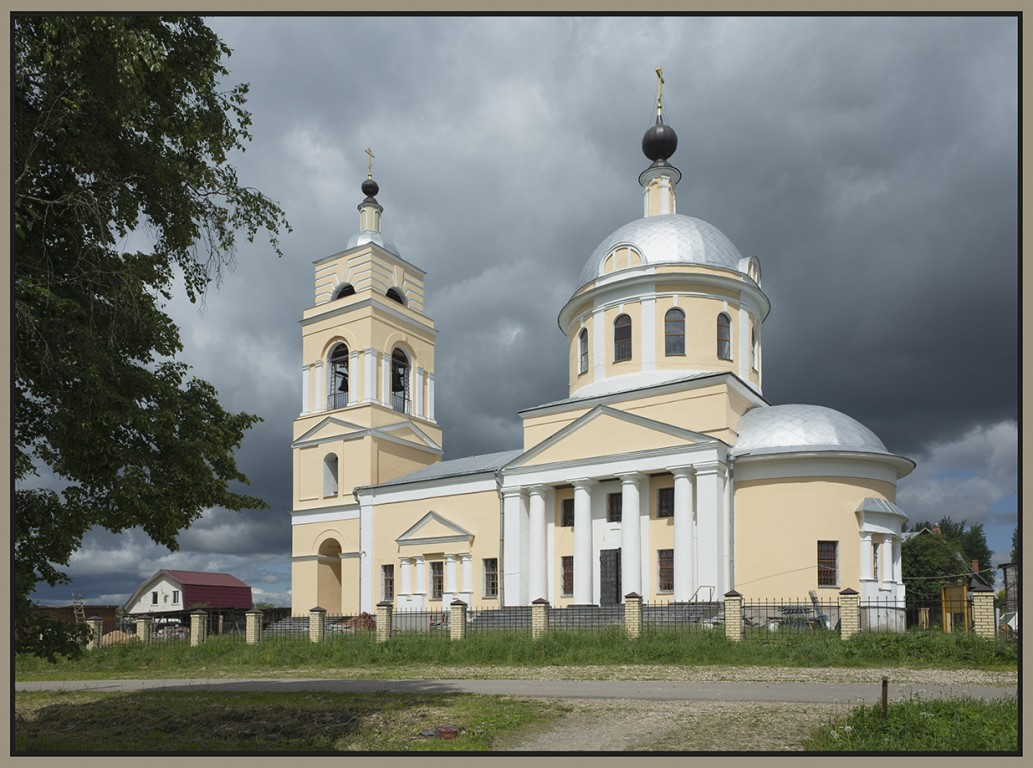 Церковь Николая Чудотворца, Дерюзино (Сергиево-Посадский городской округ, Московская область). общий вид в ландшафте